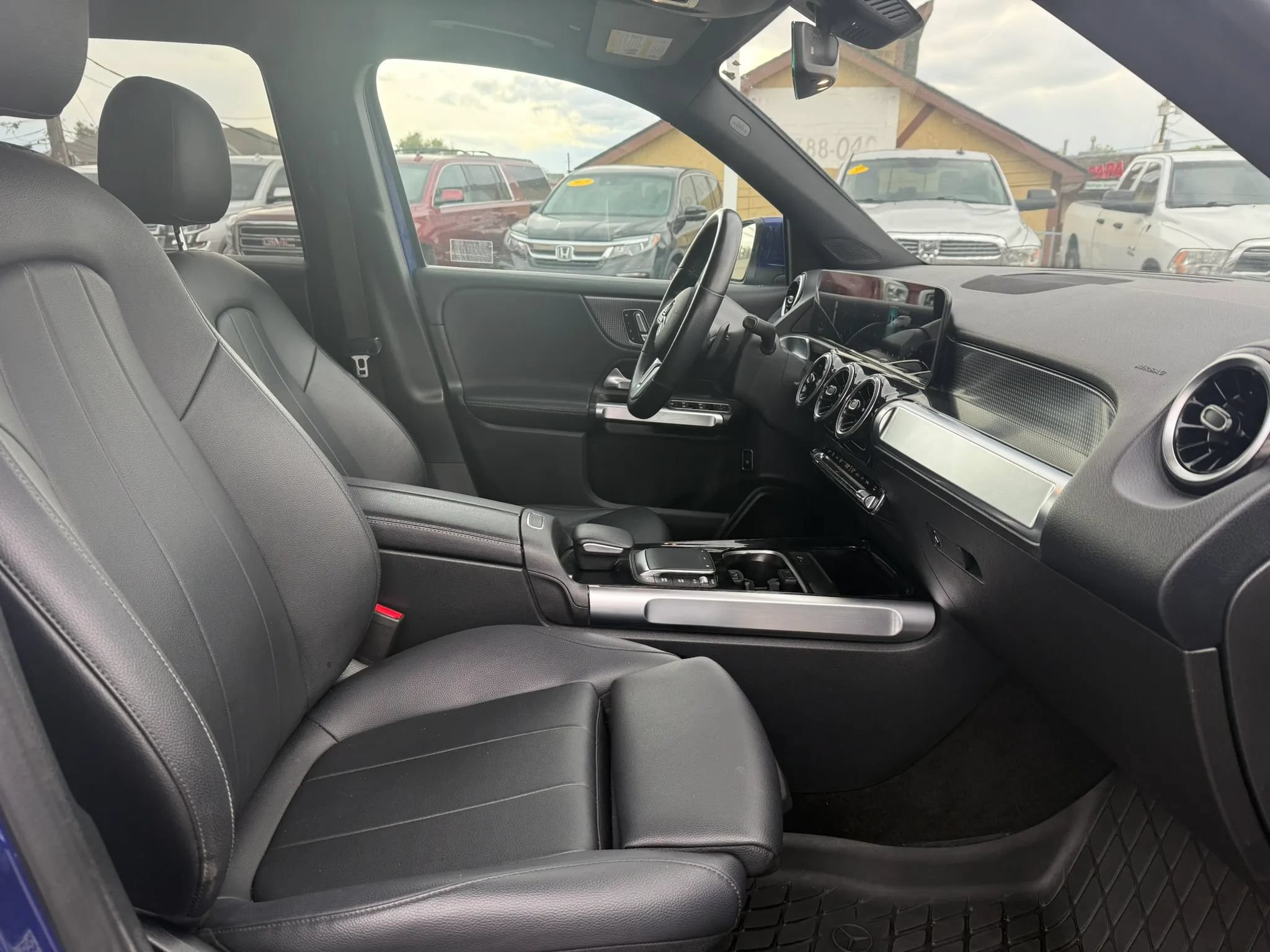 Used 2021 Mercedes-Benz GLB 250 4MATIC image 17