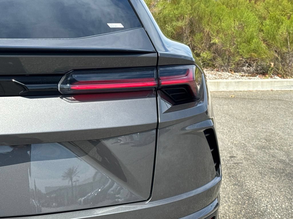 Used 2021 Lamborghini Urus AWD/4WD image 15