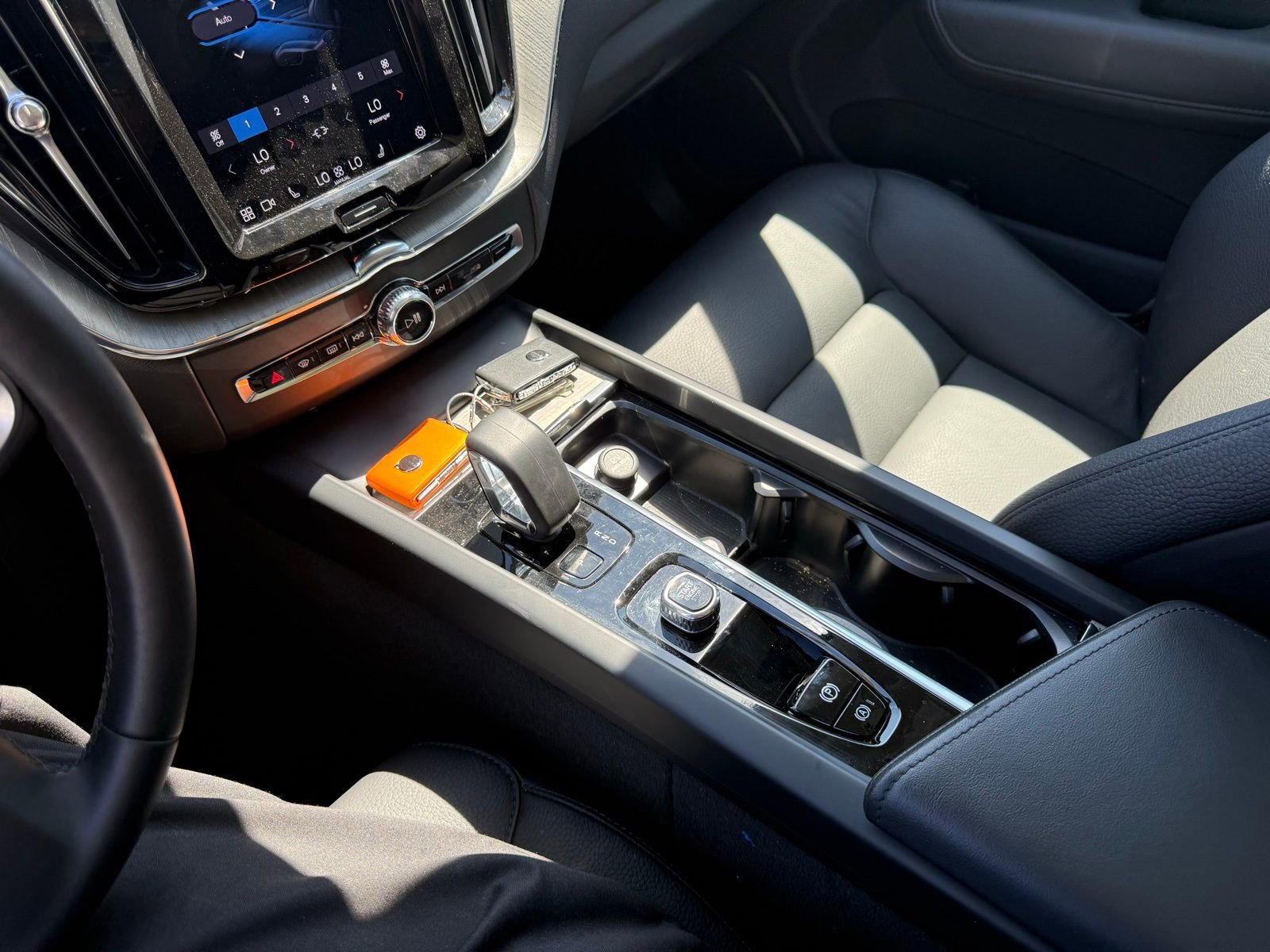 Used 2025 Volvo XC60 B5 Plus image 25