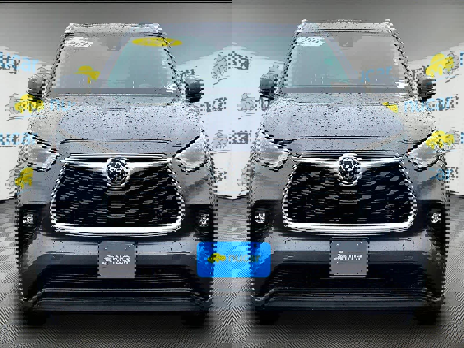 Used 2024 Toyota Highlander XLE image 2