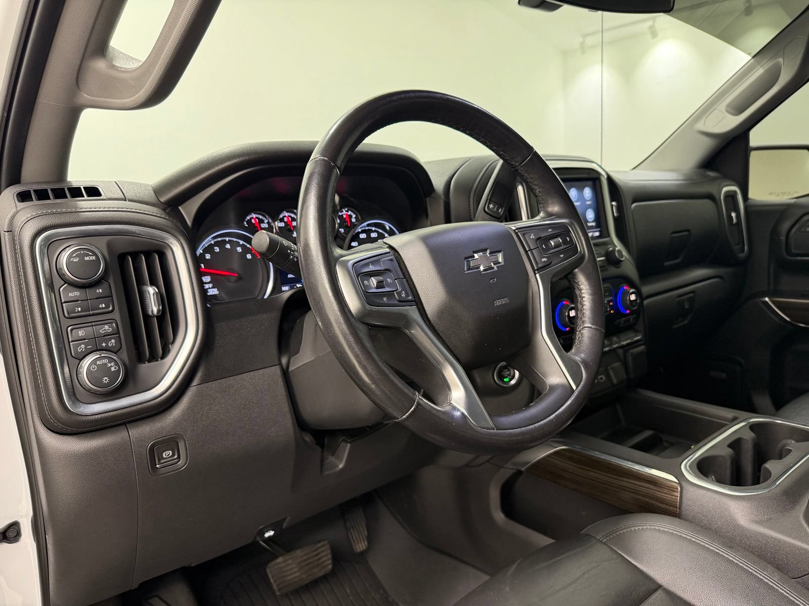 Used 2021 Chevrolet Silverado 1500 LT Trail Boss w/ Convenience Package II AWD/4WD image 19