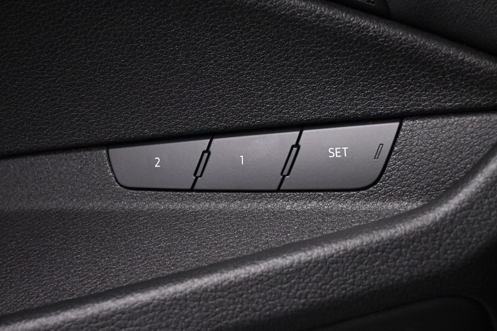 Used 2022 Audi e-tron Premium AWD/4WD image 42