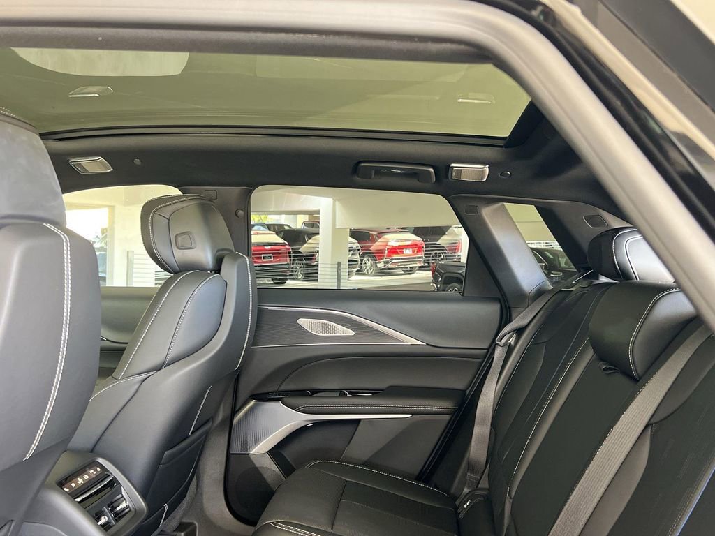 New 2026 Cadillac Lyriq V image 29