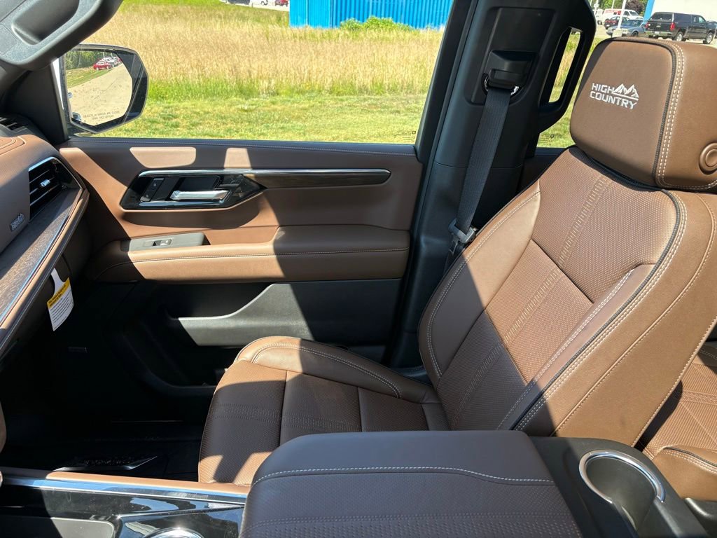 New 2026 Chevrolet Tahoe High Country w/ LPO, Illumination Package AWD/4WD image 16
