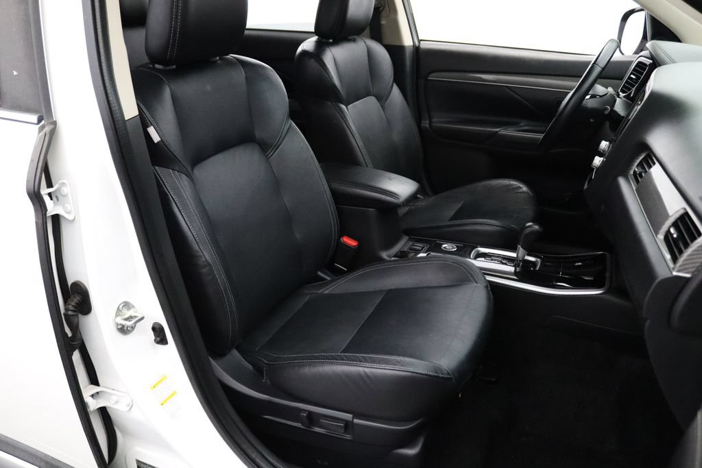 Used 2020 Mitsubishi Outlander SE AWD/4WD image 18