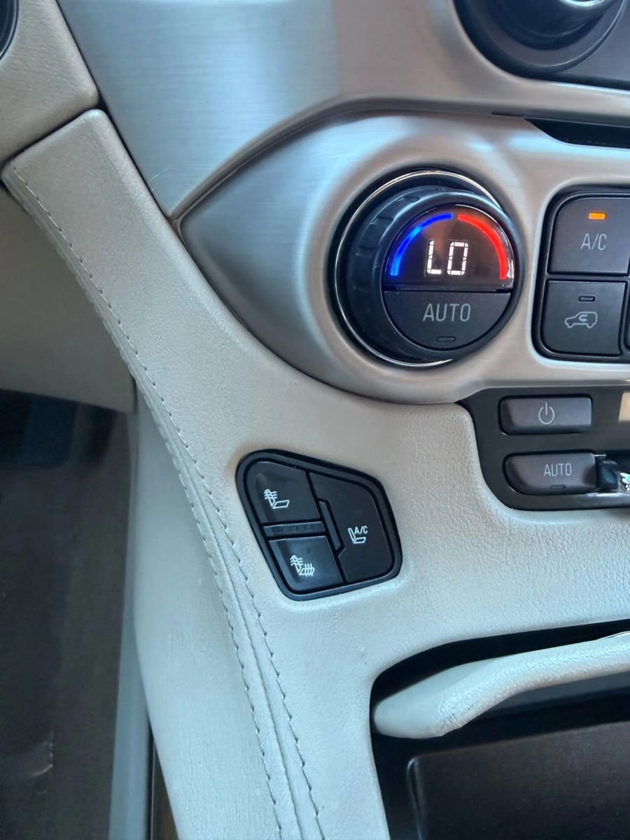 Used 2015 GMC Yukon Denali w/ Open Road Package image 30