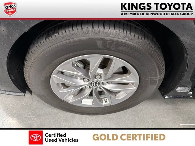Used 2023 Toyota Sienna XLE FWD image 34