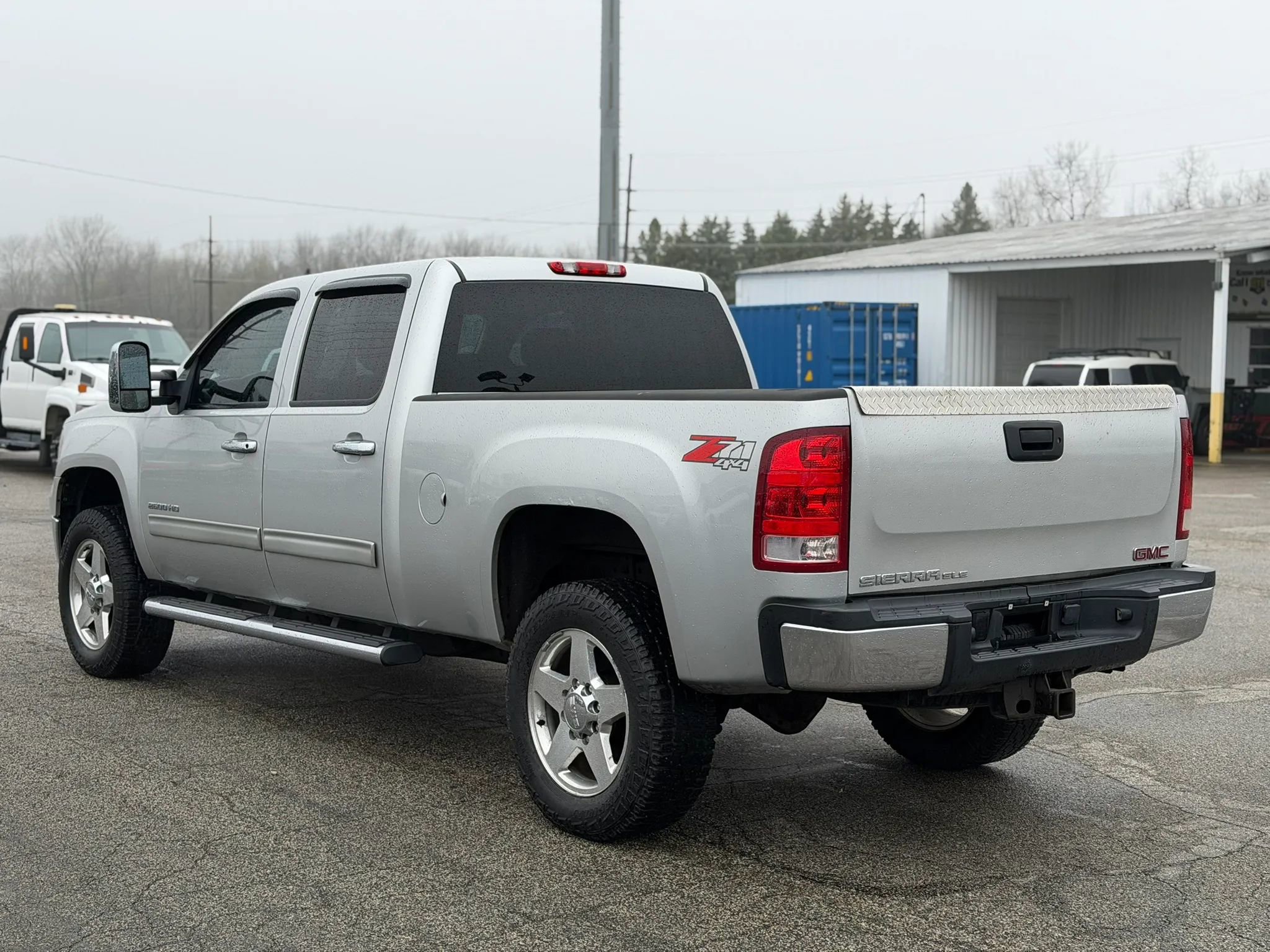 Used 2011 GMC Sierra 2500 SLE w/ SLE Preferred Package AWD/4WD image 7