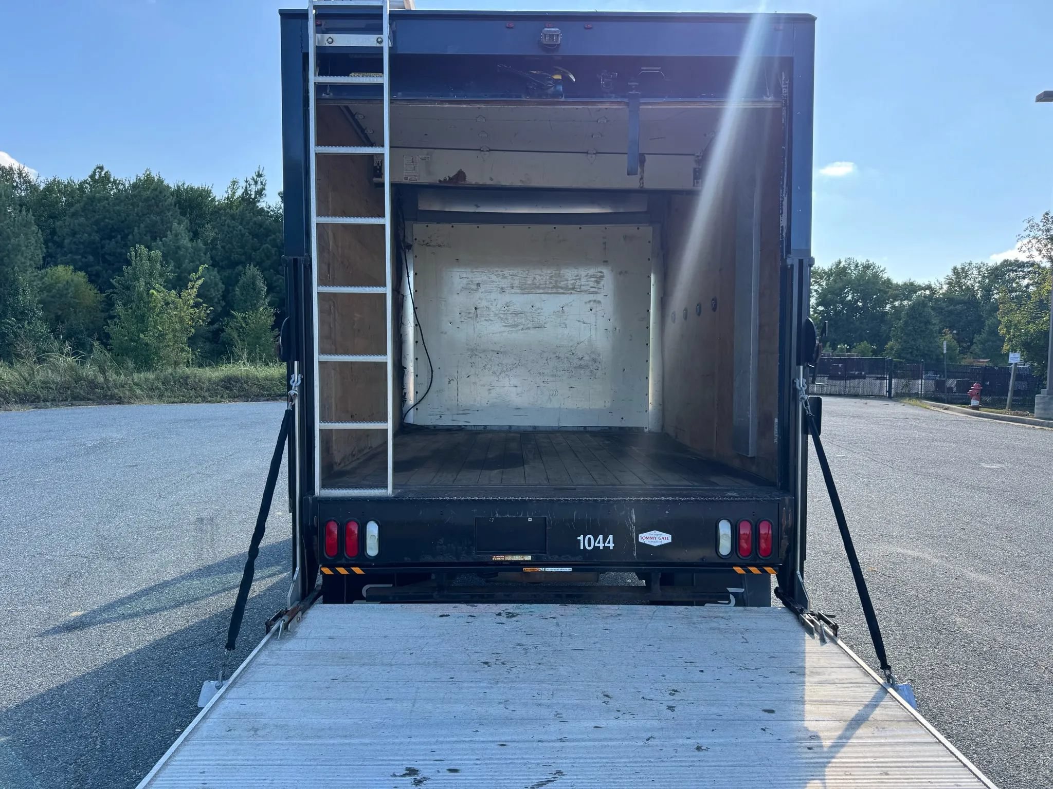 Used 2018 Chevrolet Express 3500 w/ Power Convenience Package RWD image 14