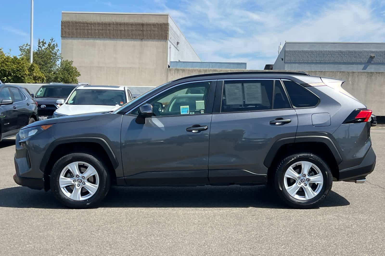 Used 2020 Toyota RAV4 LE AWD/4WD image 9