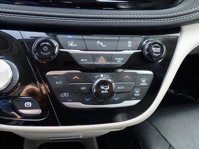 Used 2022 Chrysler Pacifica Touring-L image 22