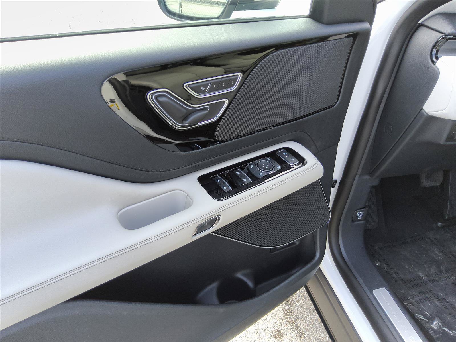 New 2026 Lincoln Aviator 2WD image 12