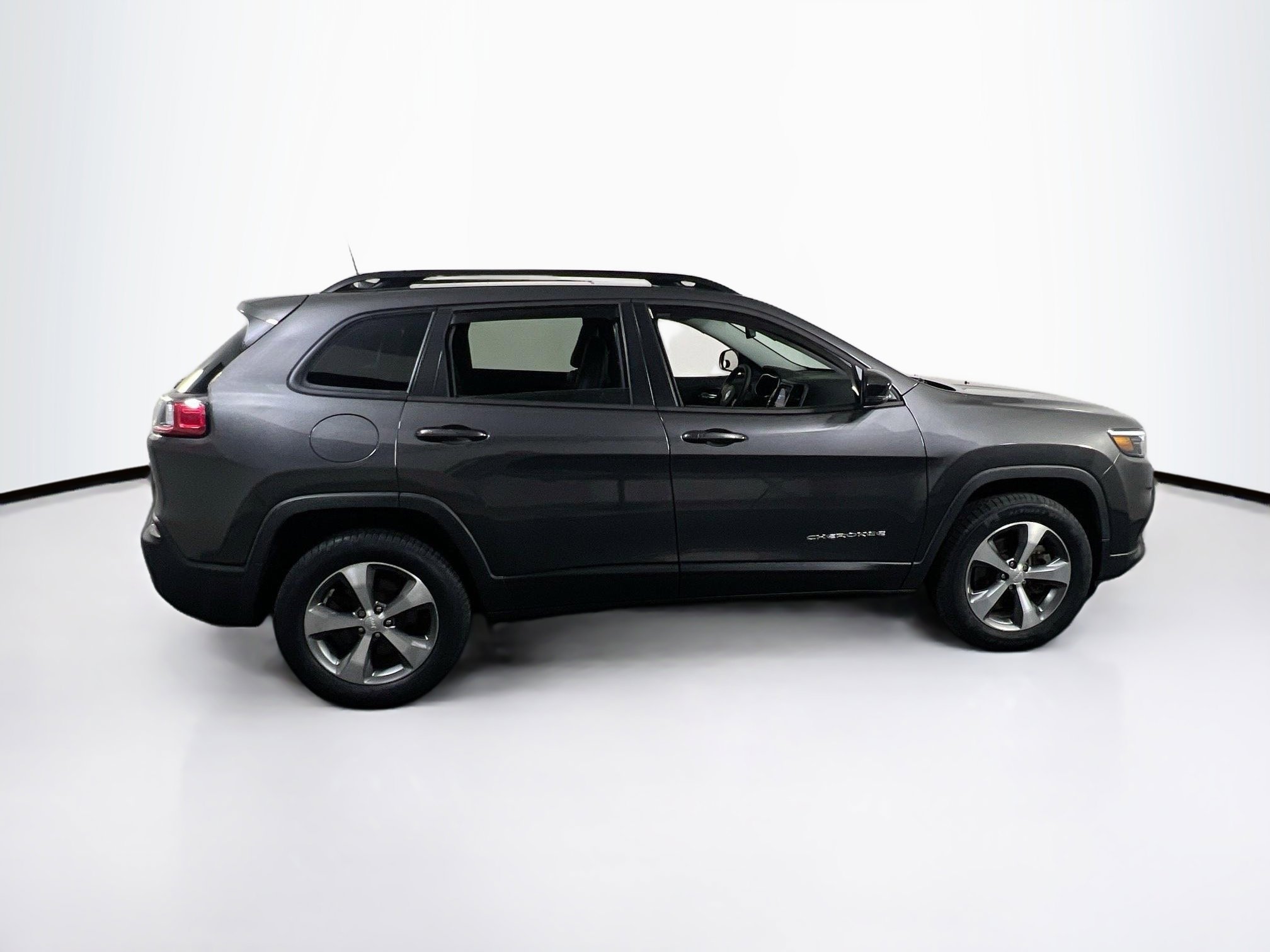 Used 2022 Jeep Cherokee Limited image 4