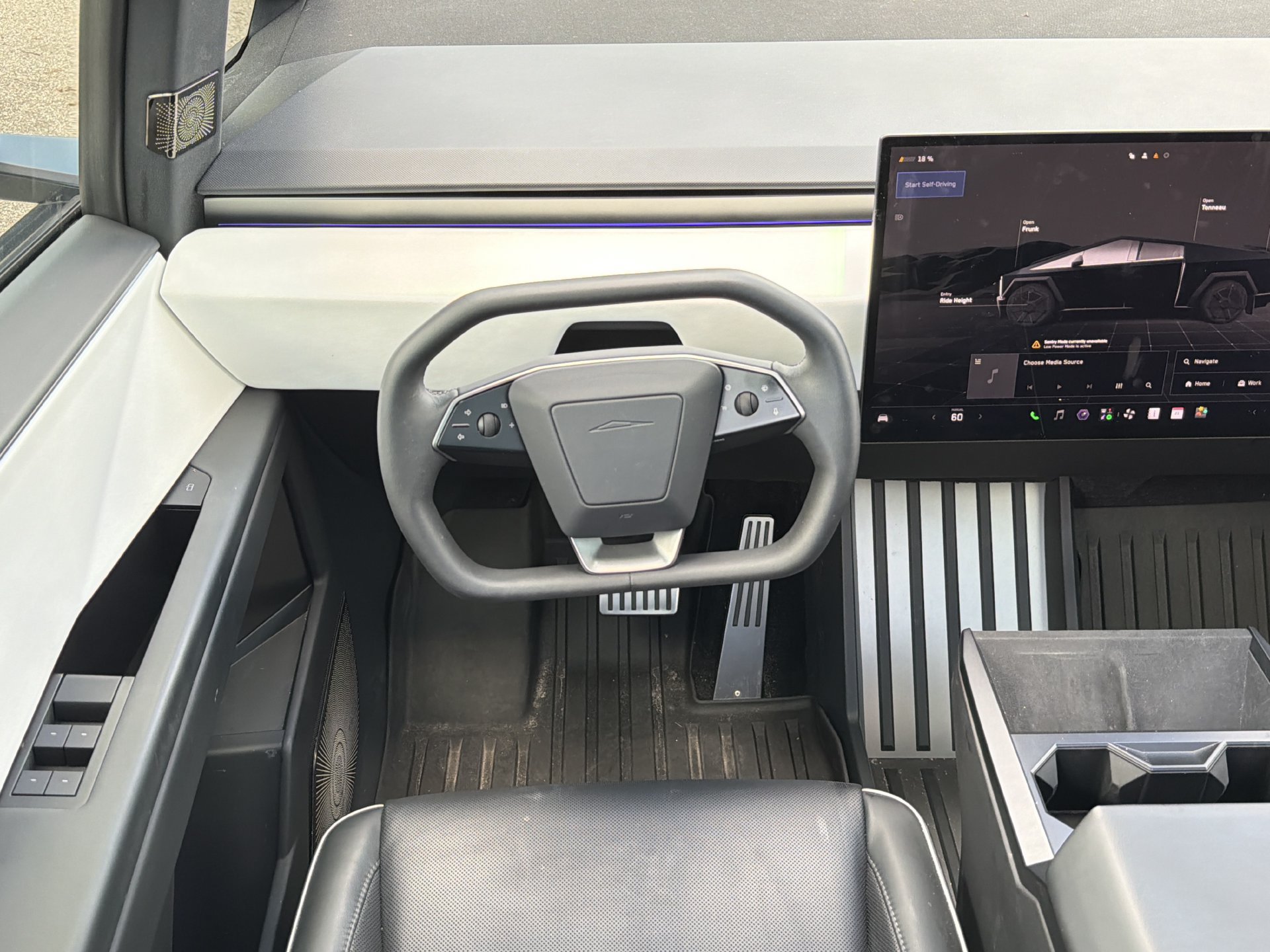 Used 2024 Tesla Cybertruck AWD Crew Cab image 15