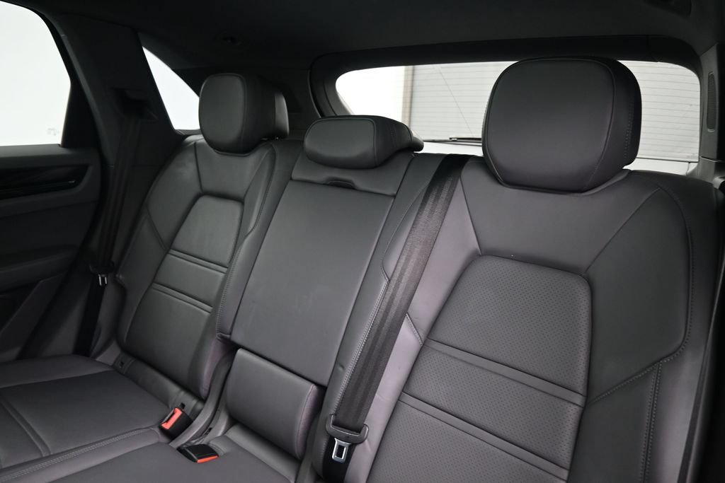 Certified 2020 Porsche Cayenne AWD/4WD image 6