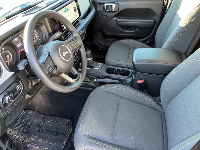 Used 2025 Jeep Gladiator Mojave AWD/4WD image 26
