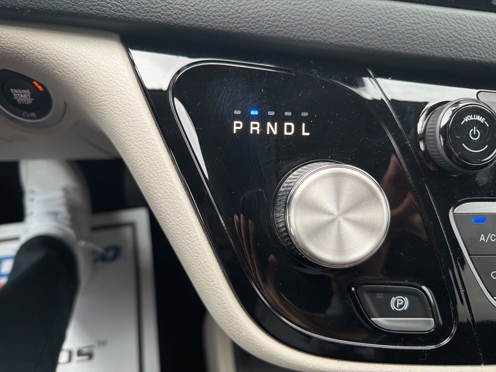 Used 2023 Chrysler Voyager LX FWD image 21