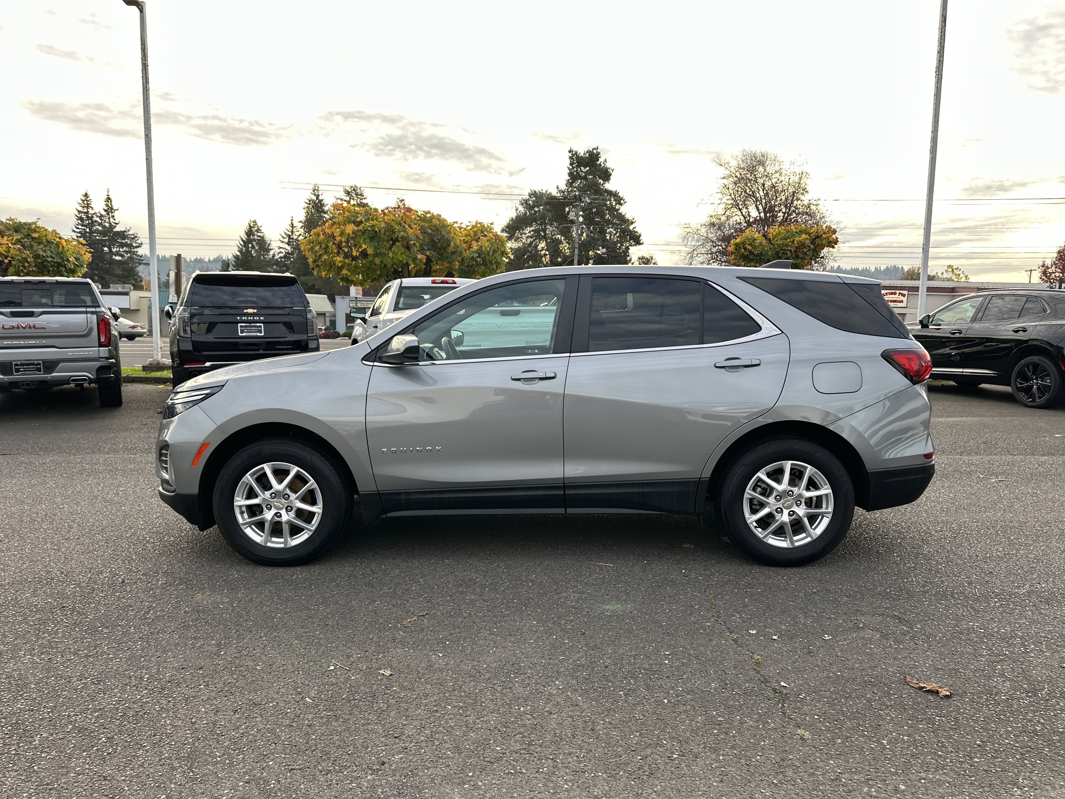 Used 2024 Chevrolet Equinox LT image 2