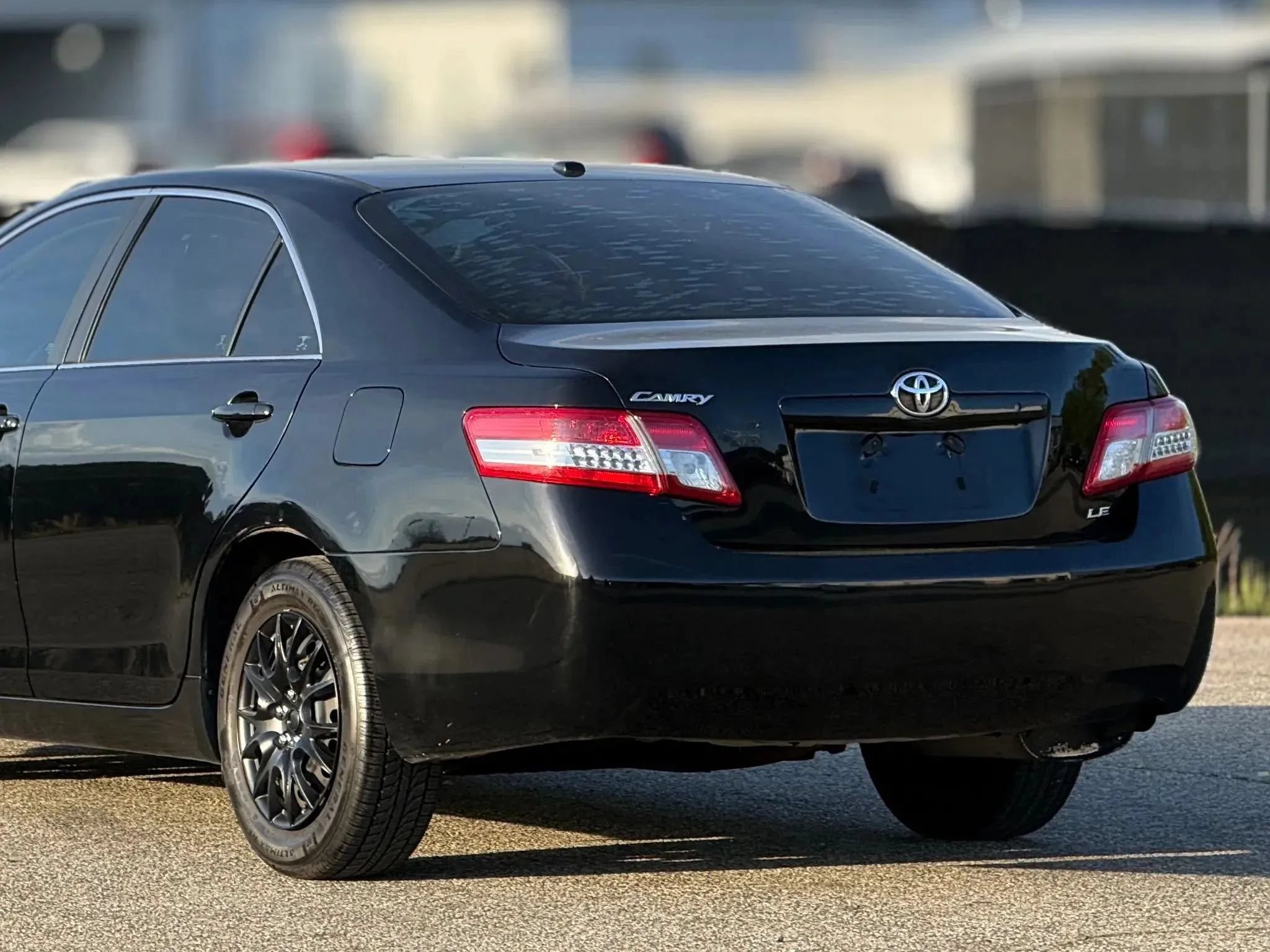 Used 2010 Toyota Camry LE FWD image 16