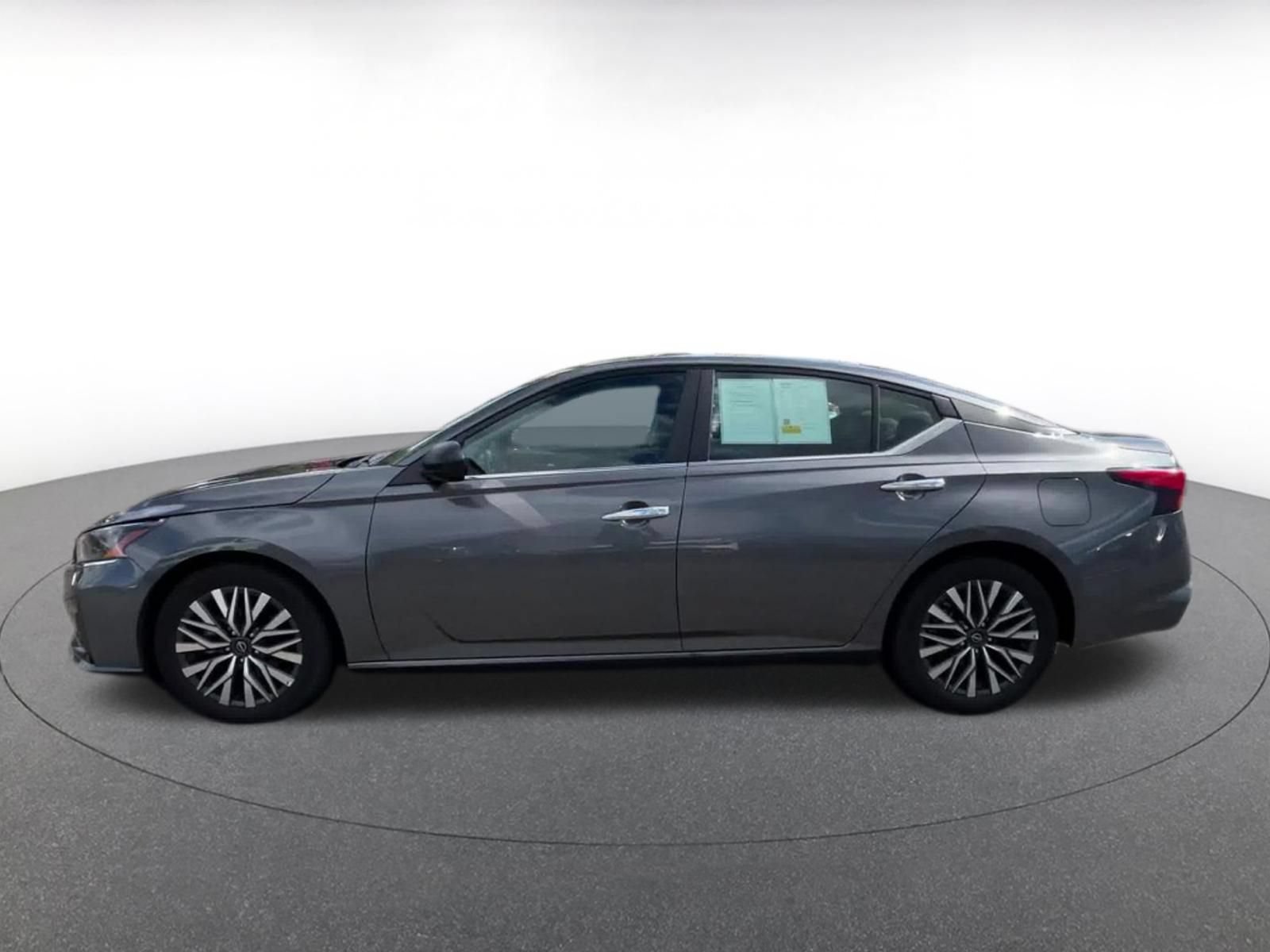 Used 2025 Nissan Altima 2.5 SV FWD image 7