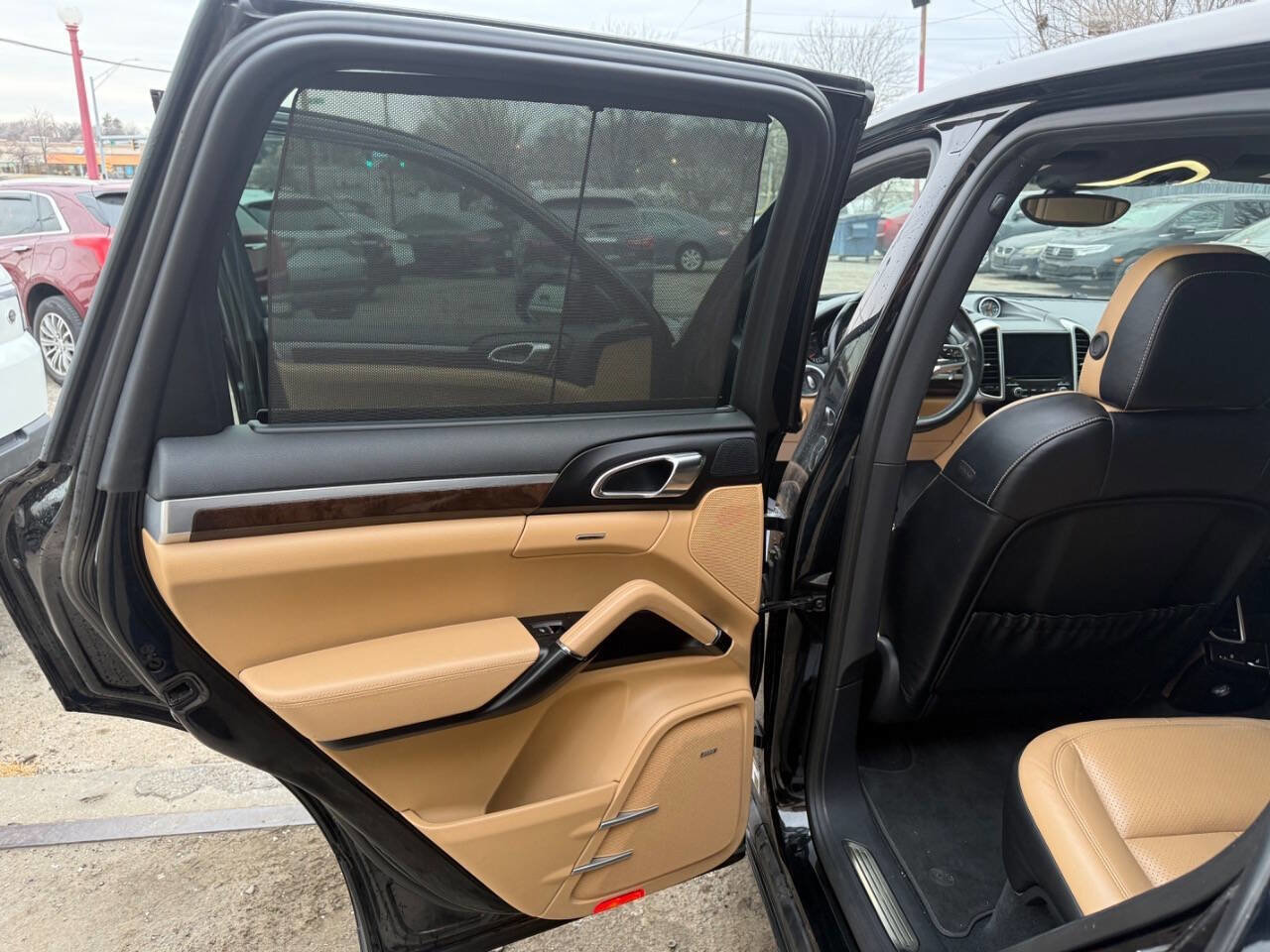 Used 2018 Porsche Cayenne Platinum Edition image 12