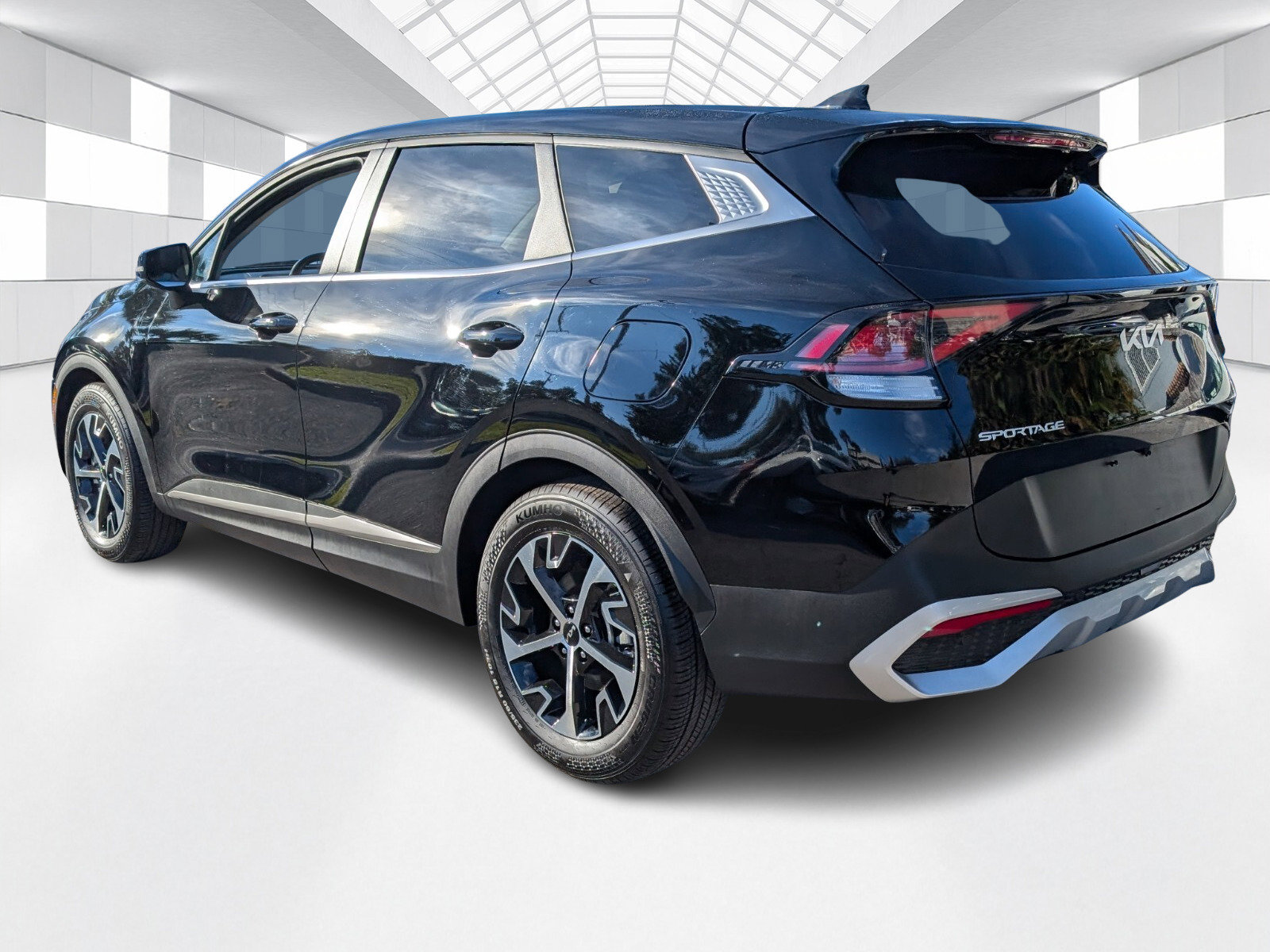 Used 2025 Kia Sportage EX image 5