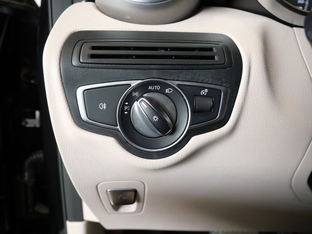 Used 2017 Mercedes-Benz GLC 300 4MATIC image 14
