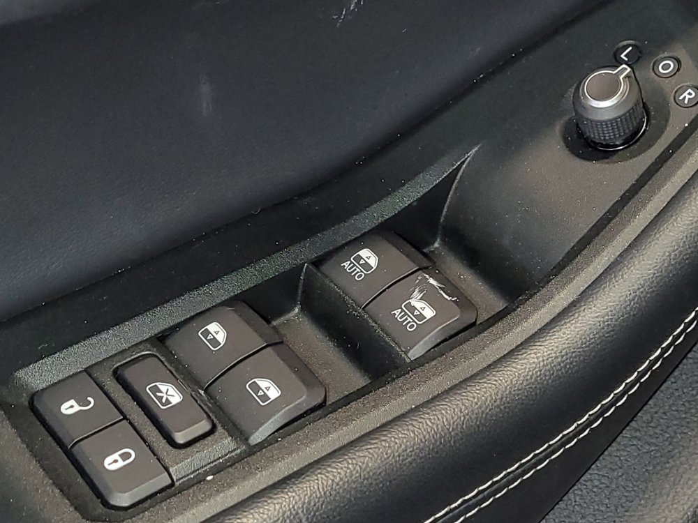 Used 2021 Jeep Grand Cherokee L Laredo image 27