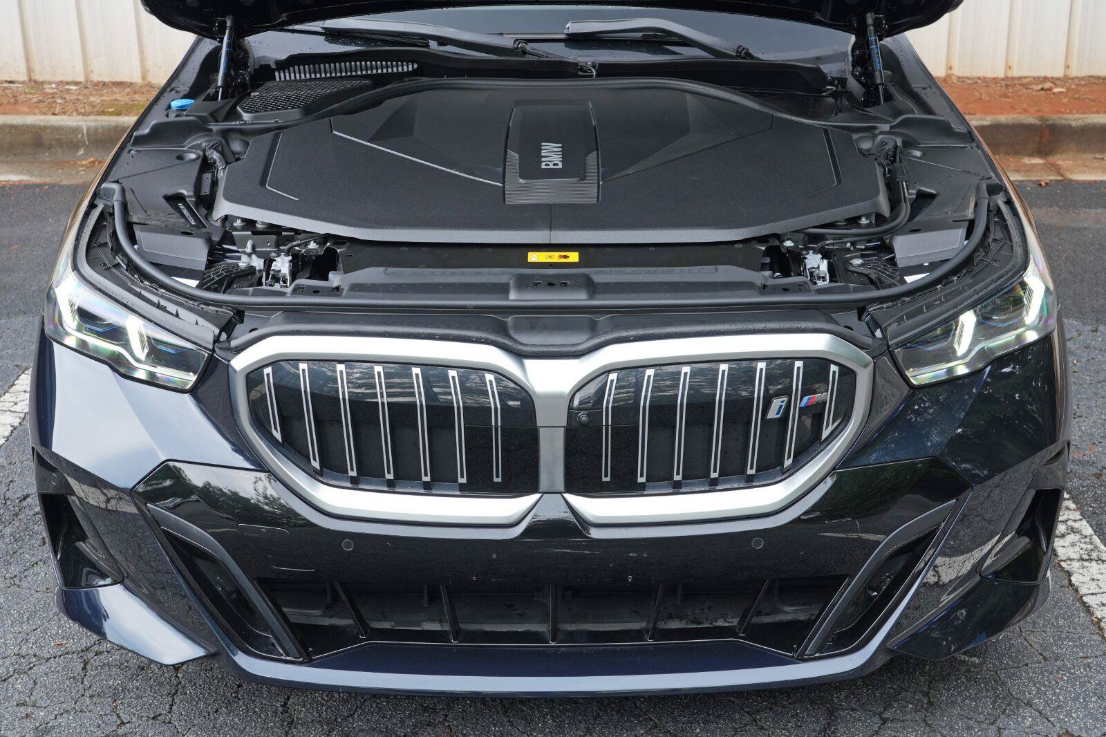 Used 2025 BMW i5 xDrive40 w/ M Sport Package AWD/4WD image 7