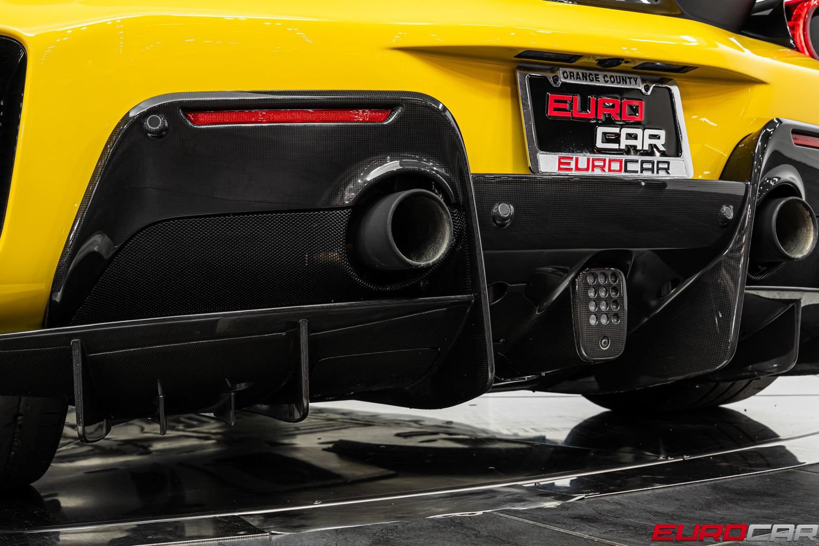 Used 2020 Ferrari 488 Pista Coupe RWD image 30