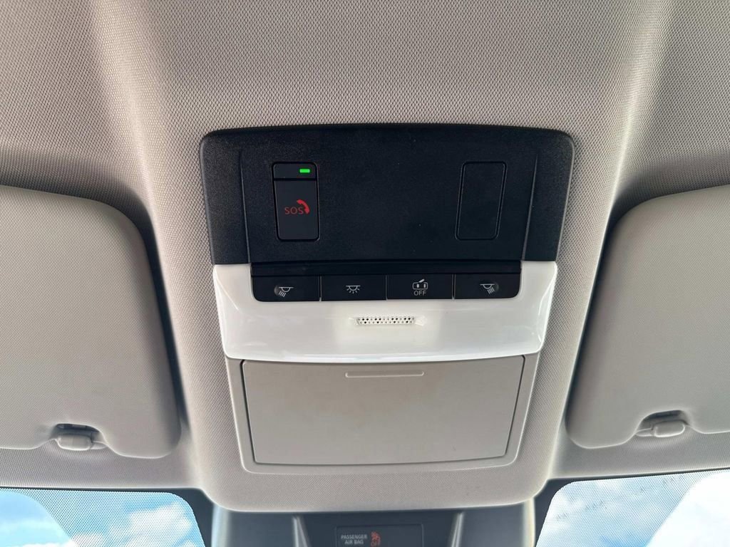 Used 2023 Nissan Rogue SV image 25