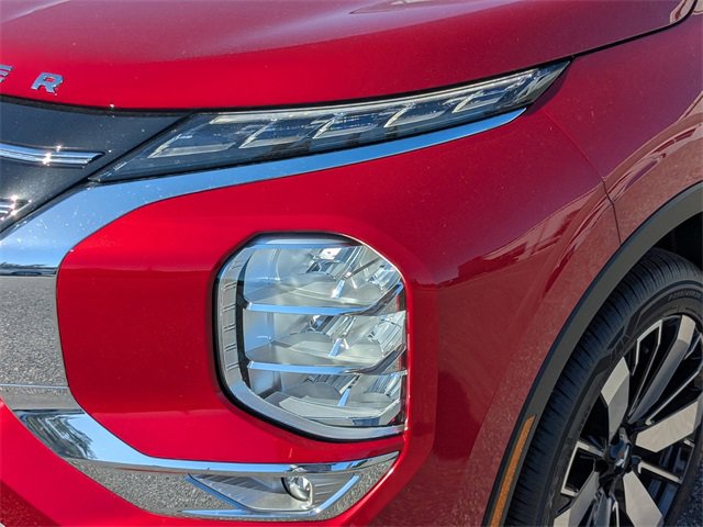 New 2025 Mitsubishi Outlander SE image 11