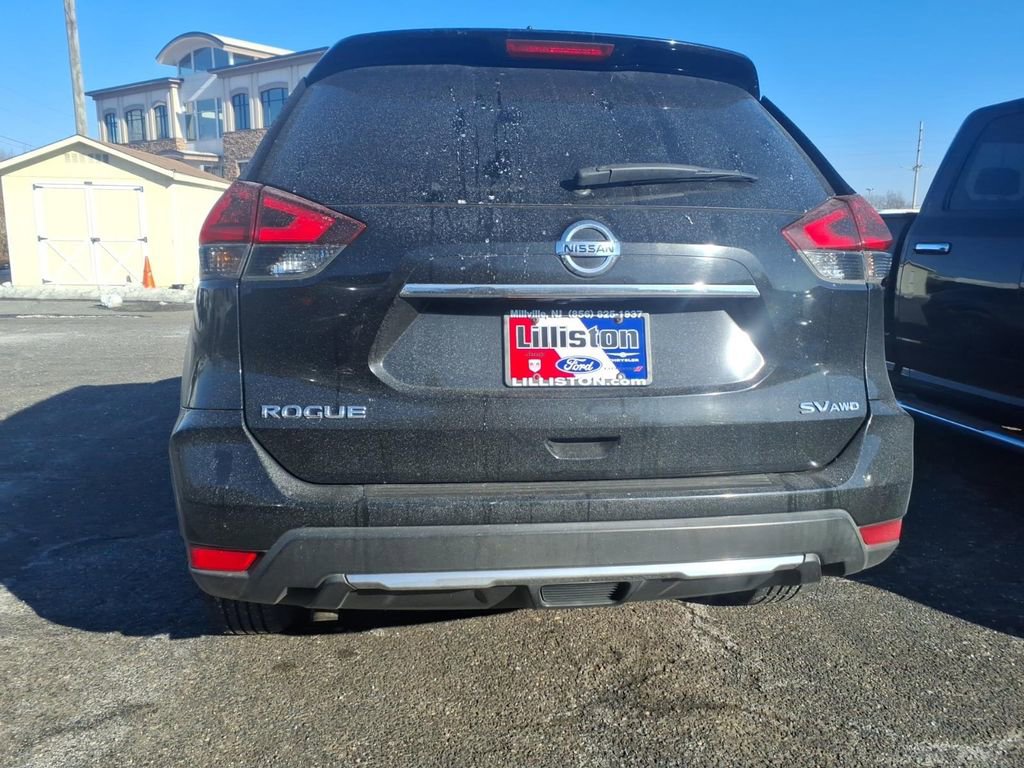 Used 2018 Nissan Rogue SV image 8