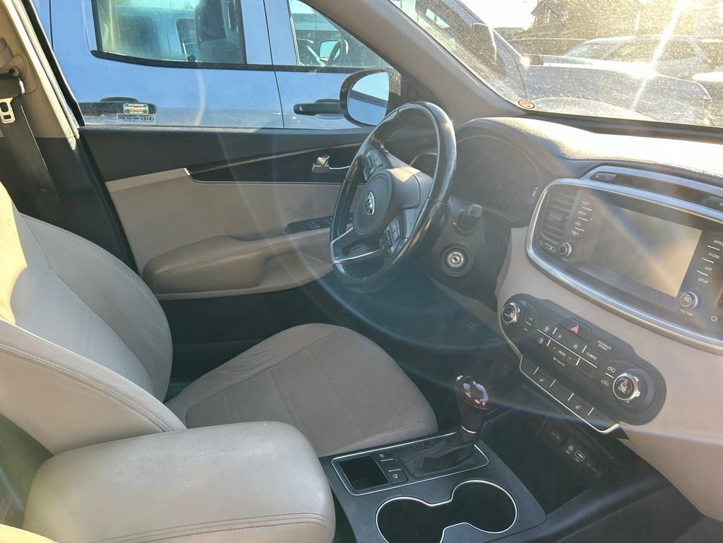 Used 2017 Kia Sorento FWD w/ LX Convenience Package image 9