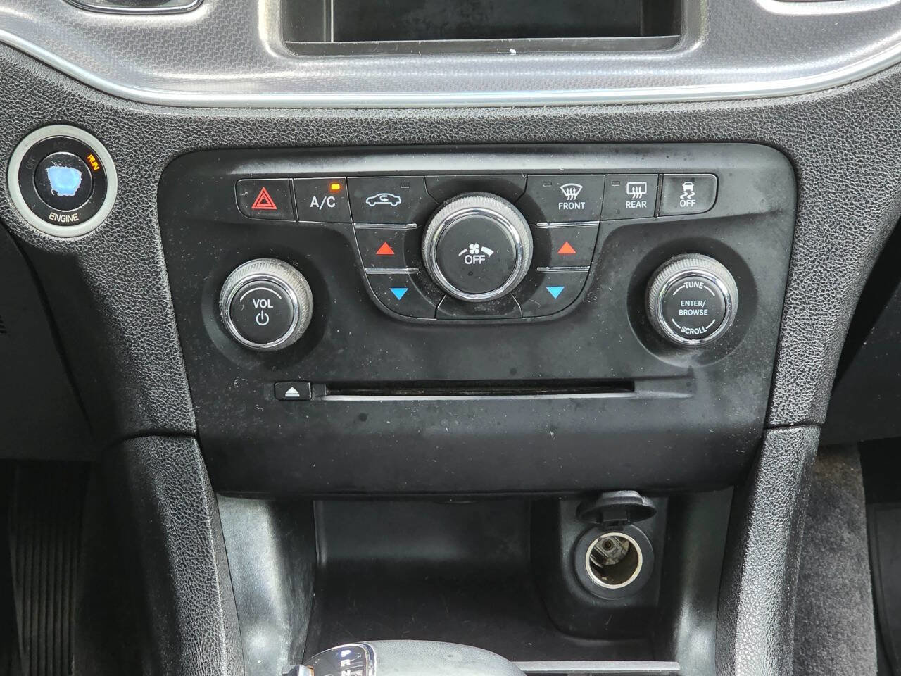 Used 2014 Dodge Charger SE w/ Sport Appearance Group image 21