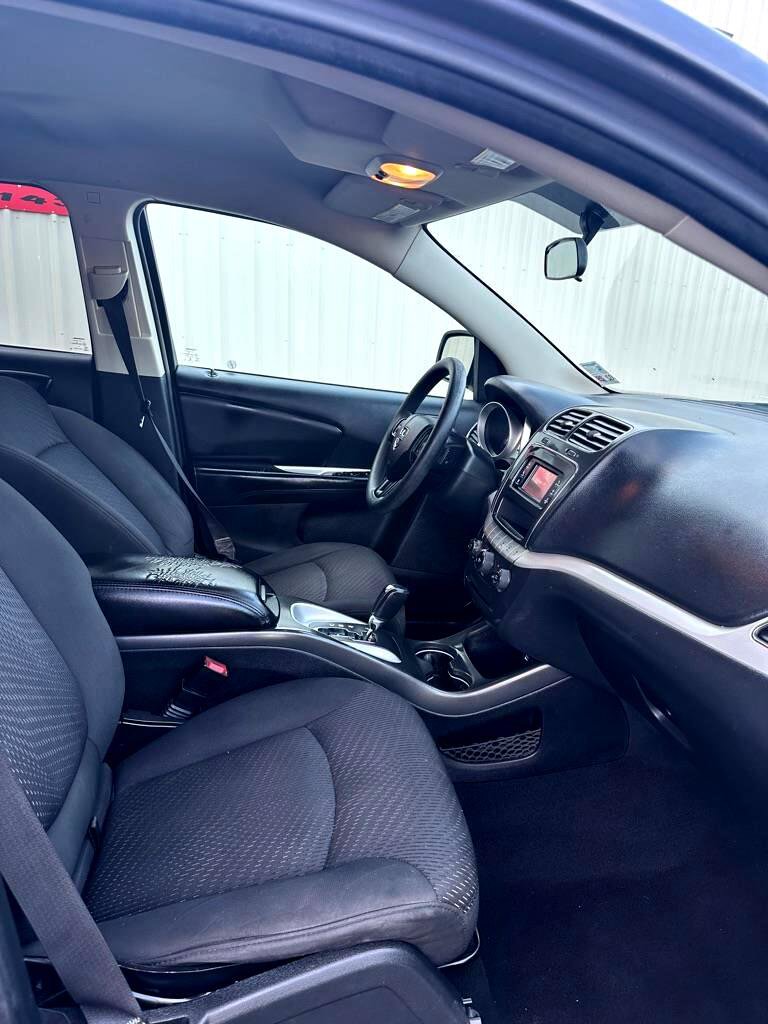 Used 2017 Dodge Journey SXT w/ Comfort/Convenience Group image 9