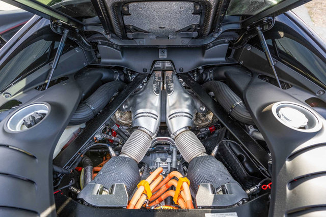 Used 2024 Ferrari 296 GTB RWD image 18