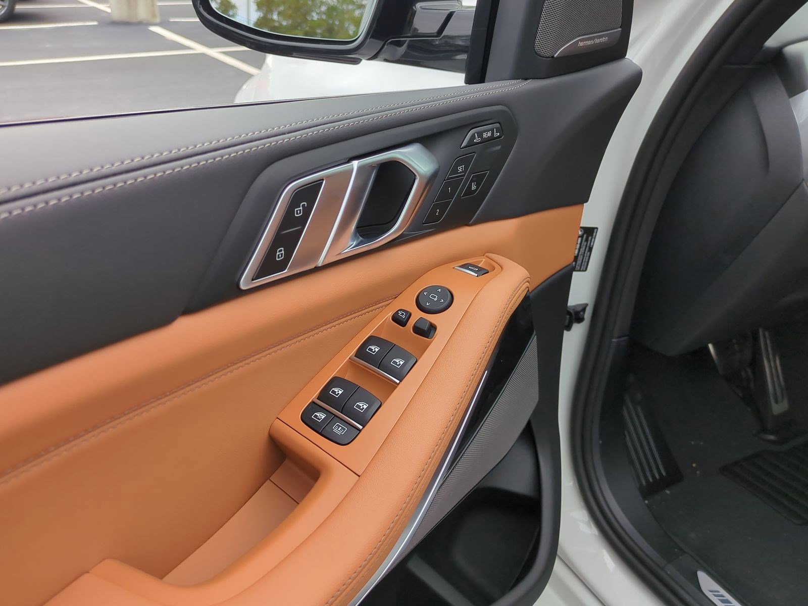 Used 2026 BMW X7 xDrive40i w/ M Sport Package image 15