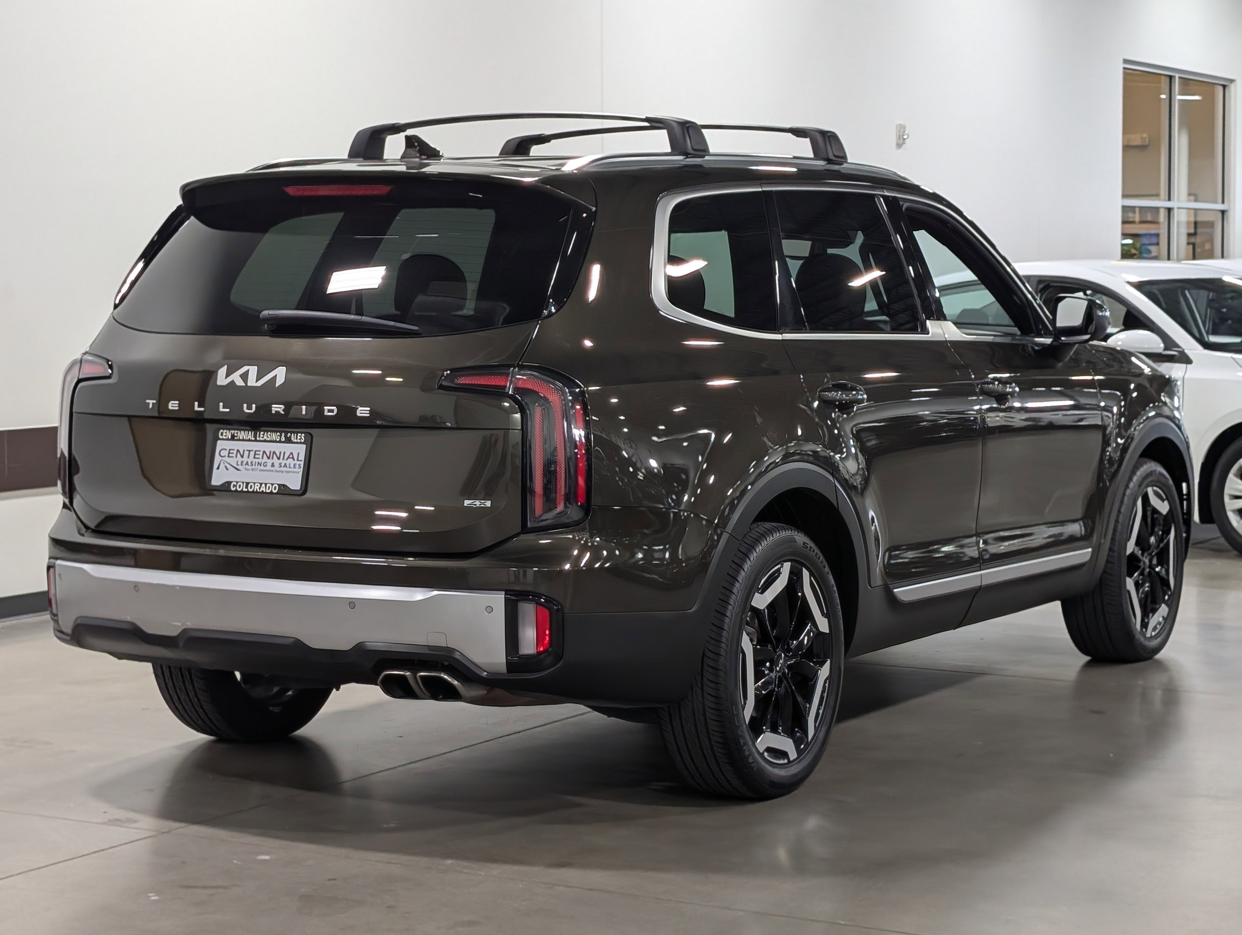 Used 2023 Kia Telluride EX w/ EX Captain's Chair Package AWD/4WD image 3
