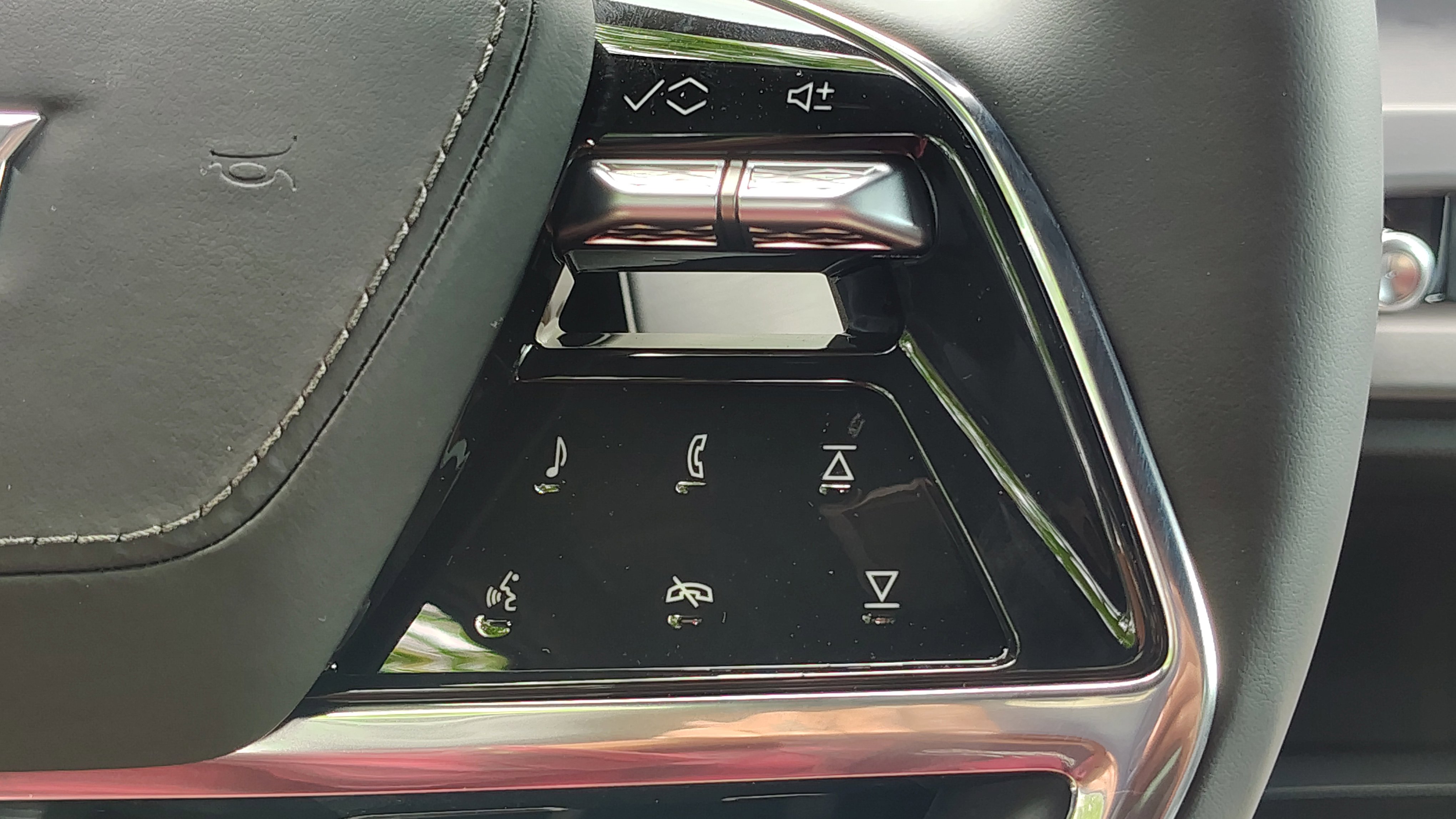 New 2026 Cadillac Vistiq Platinum w/ LPO, Floor Liner Package image 16