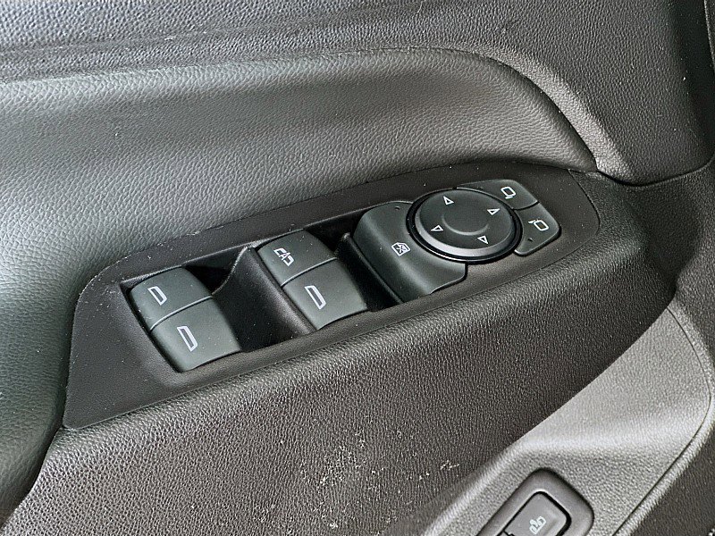 Used 2018 Chevrolet Equinox Premier image 18