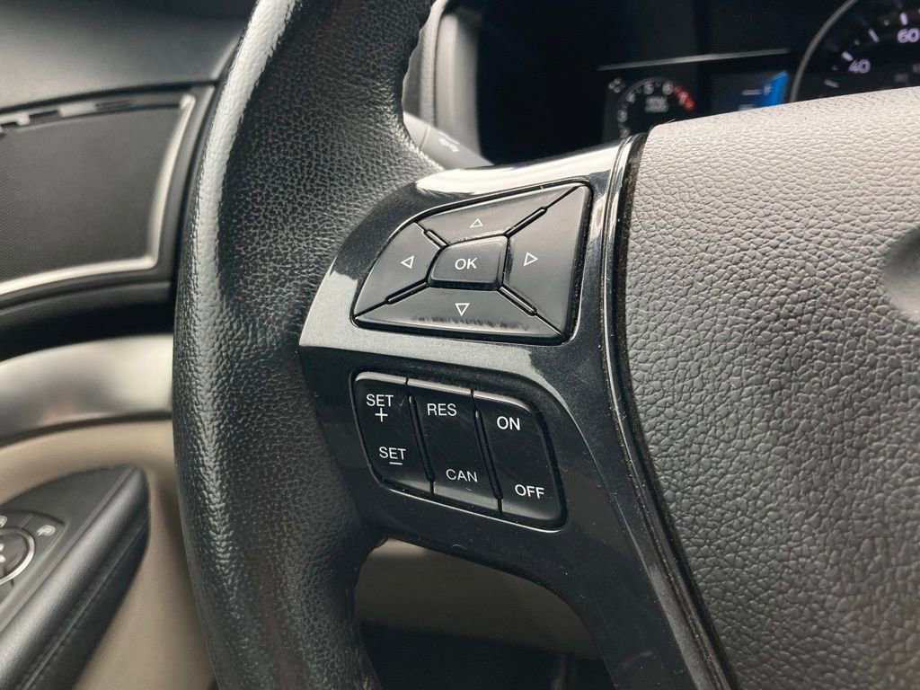 Used 2018 Ford Explorer XLT w/ Equipment Group 202A FWD image 12