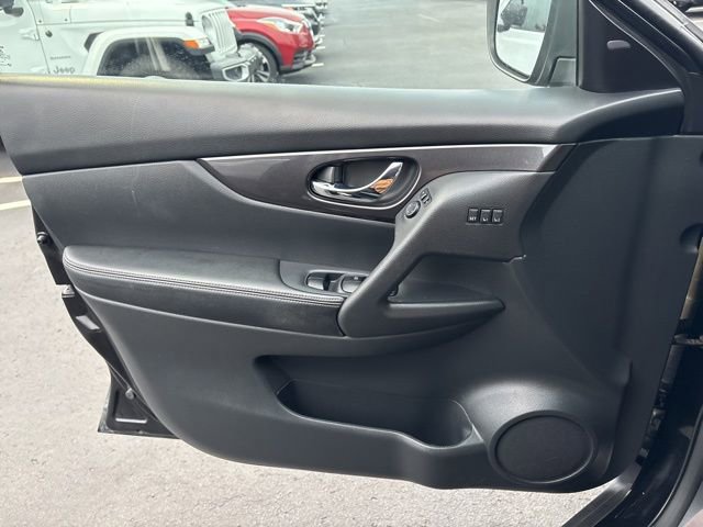 Used 2019 Nissan Rogue SV w/ Premium Package image 23