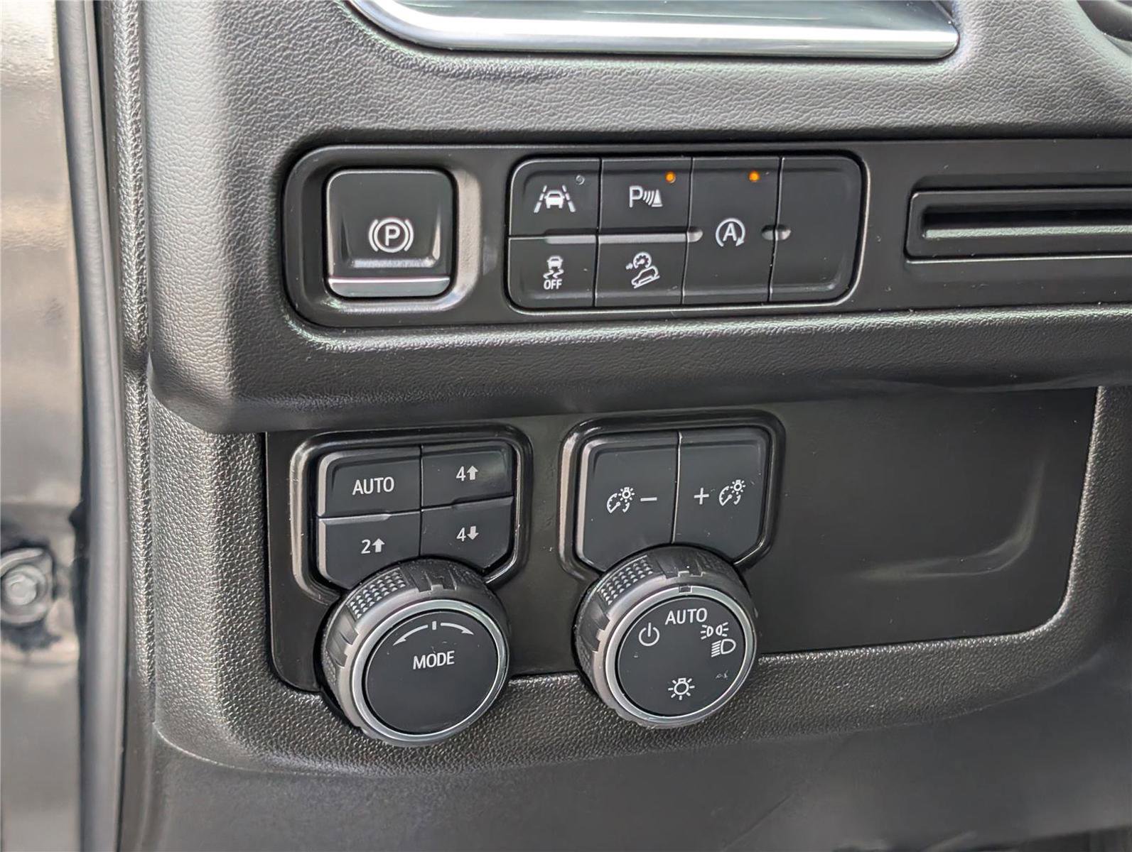 Used 2024 Chevrolet Suburban Premier image 24