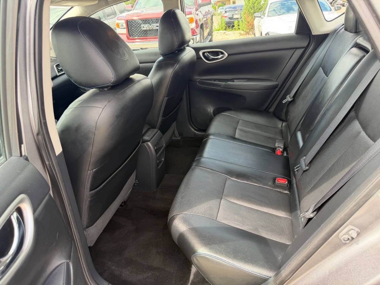 Used 2016 Nissan Sentra SR w/ SR Premium Package FWD image 11