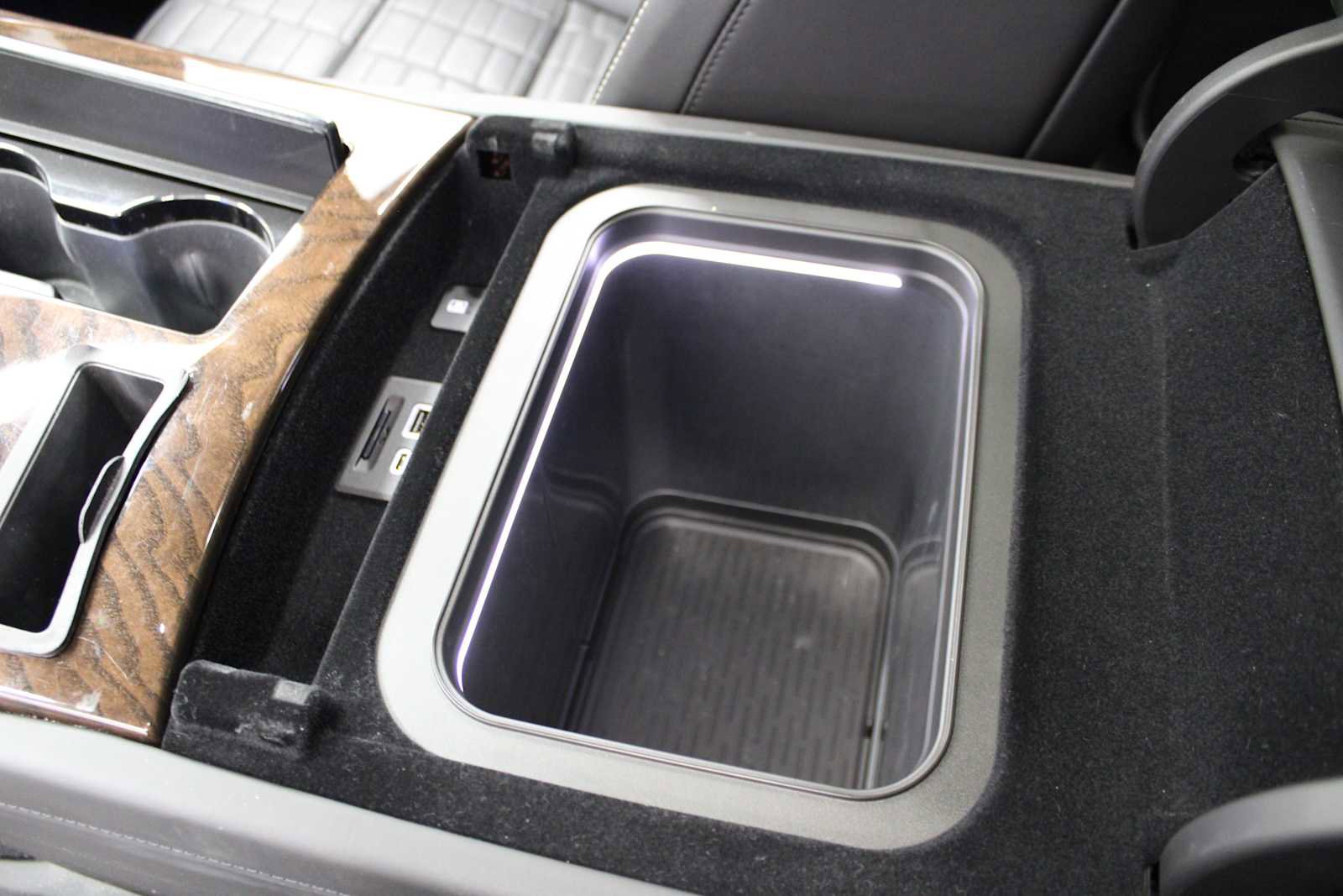 Certified 2024 Cadillac Escalade ESV Sport Platinum w/ LPO, ONYX Package image 49