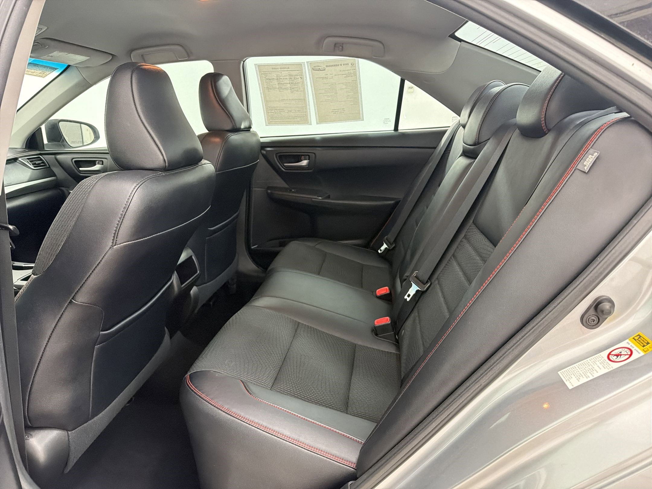 Used 2016 Toyota Camry SE image 14