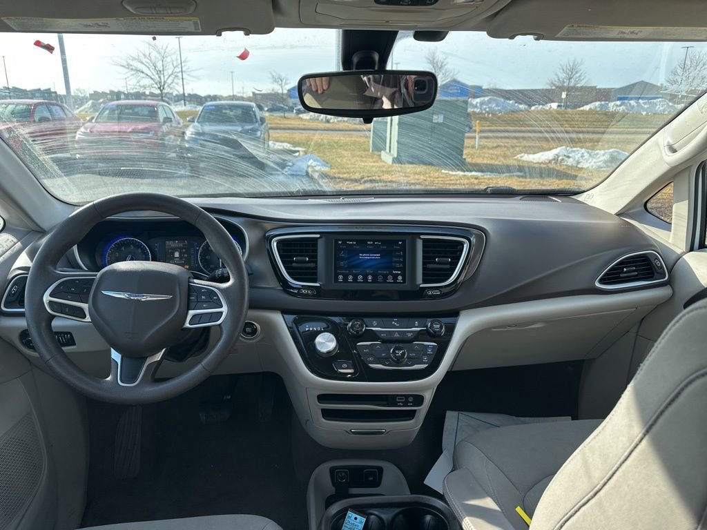 Used 2018 Chrysler Pacifica Touring Plus w/ Tire & Wheel Group image 20