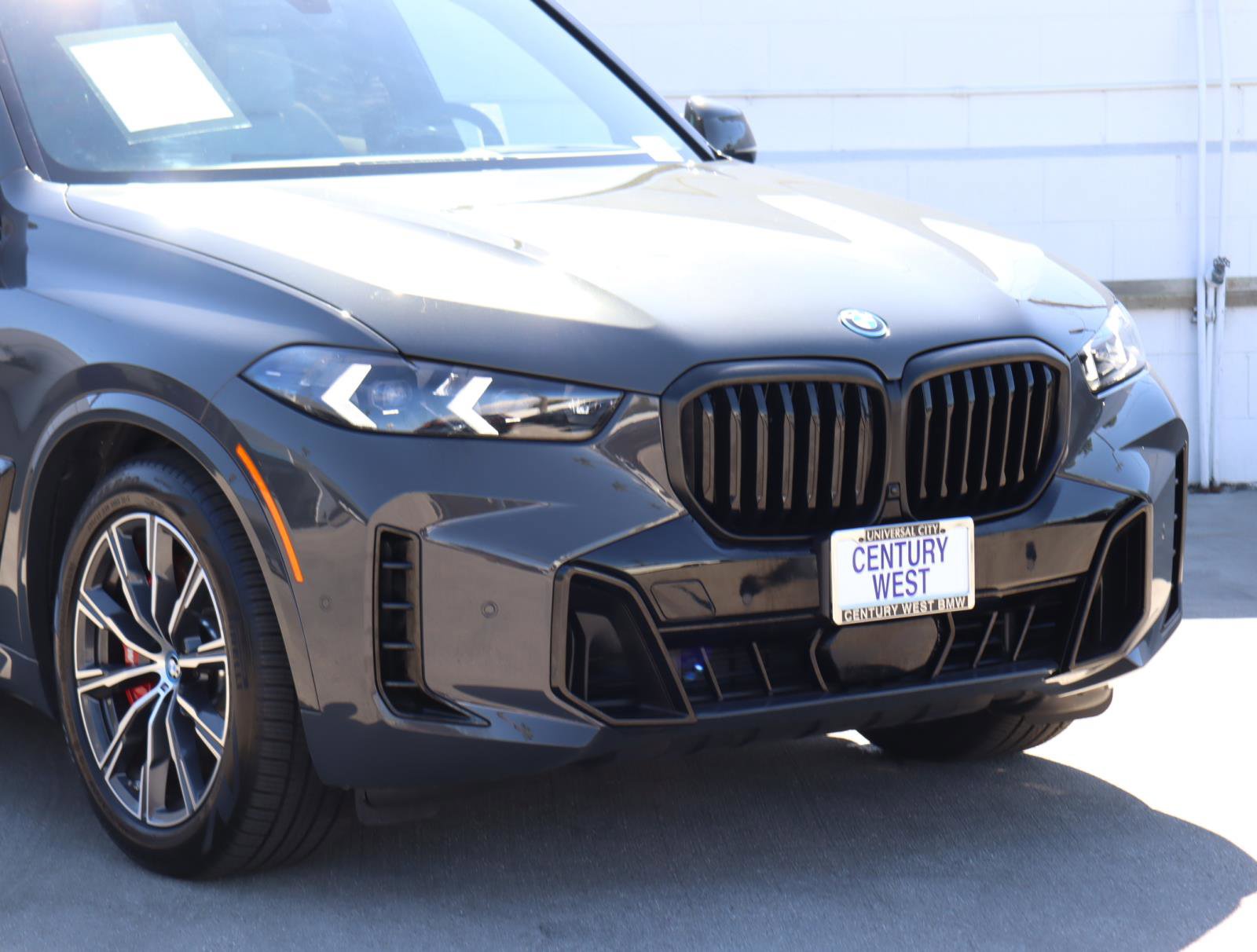 Used 2025 BMW X5 xDrive50e w/ M Sport Package image 2