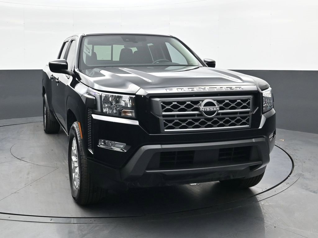 Used 2024 Nissan Frontier SV image 1